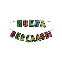 Geslaagd slingers voor een feestelijk moment