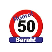Sarah deur en raamversiering voor een vrolijke 50e verjaardag